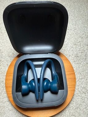 Beats by Dre Powerbeats Pro True Wireless Earbuds in Navy Blue